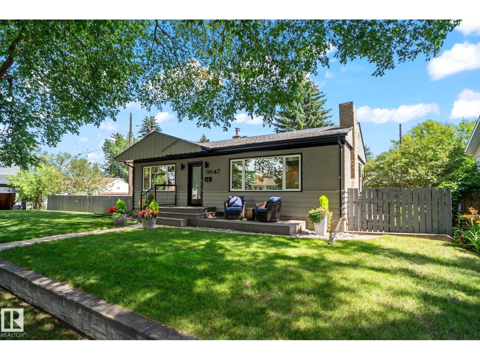 Photo 2 of 9647 86 St Nw, Edmonton AB