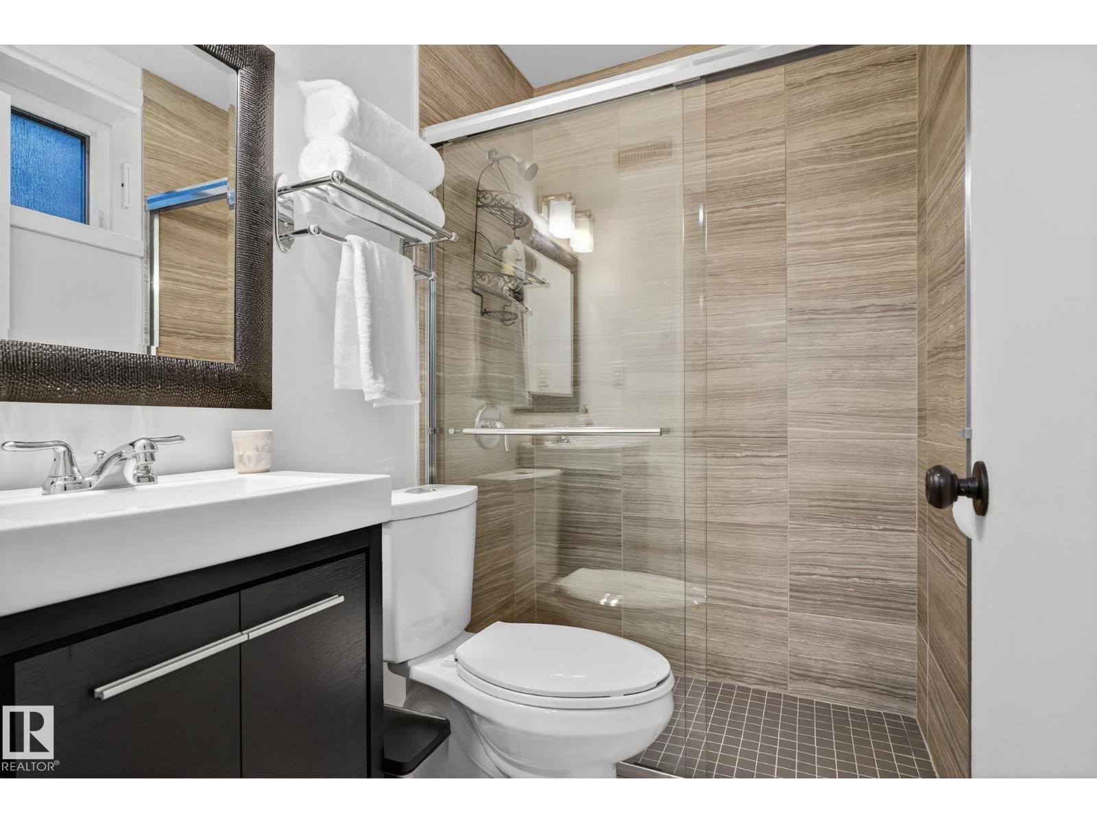 Photo 37 of 9647 86 St Nw, Edmonton AB