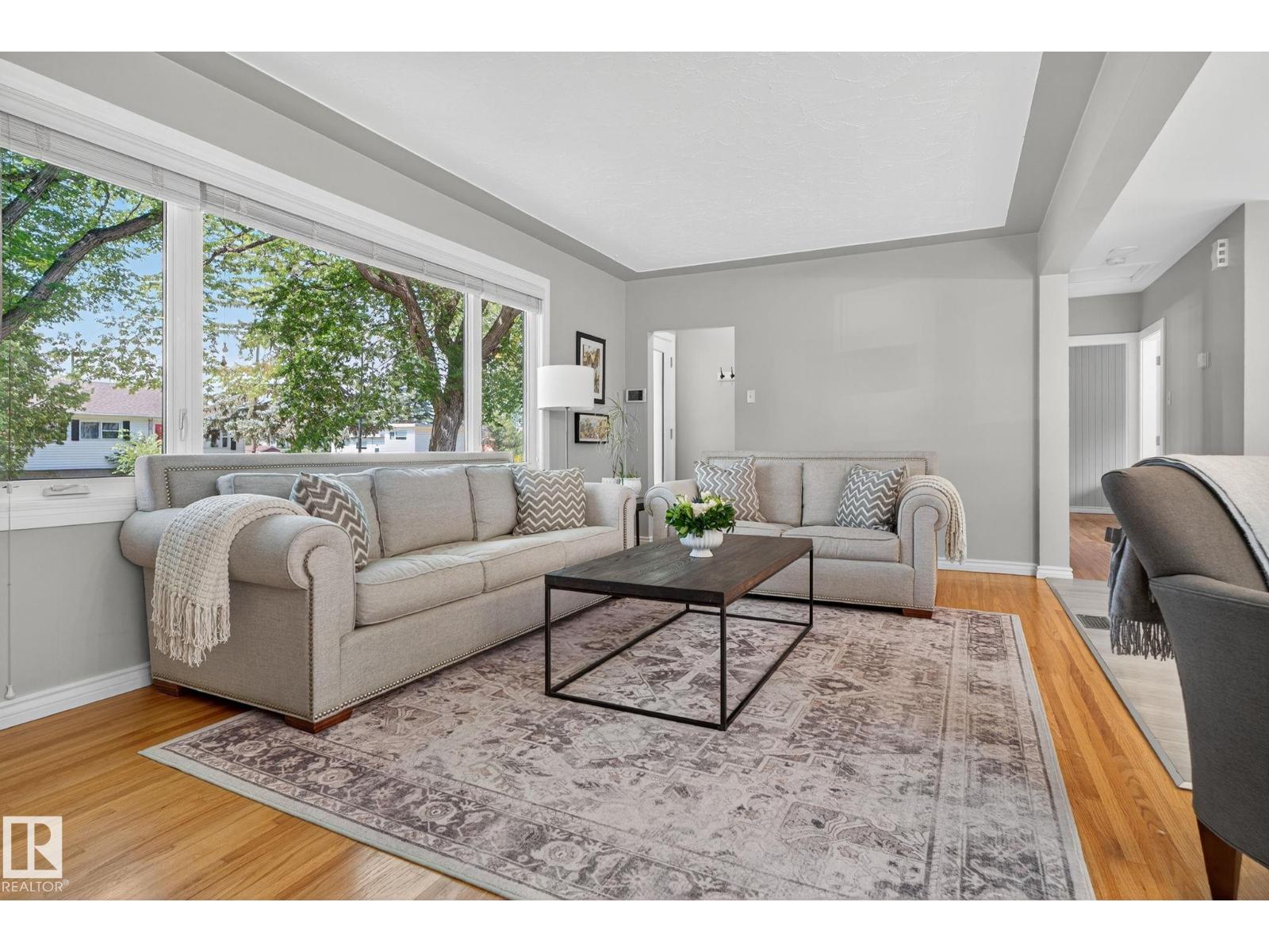 Photo 8 of 9647 86 St Nw, Edmonton AB