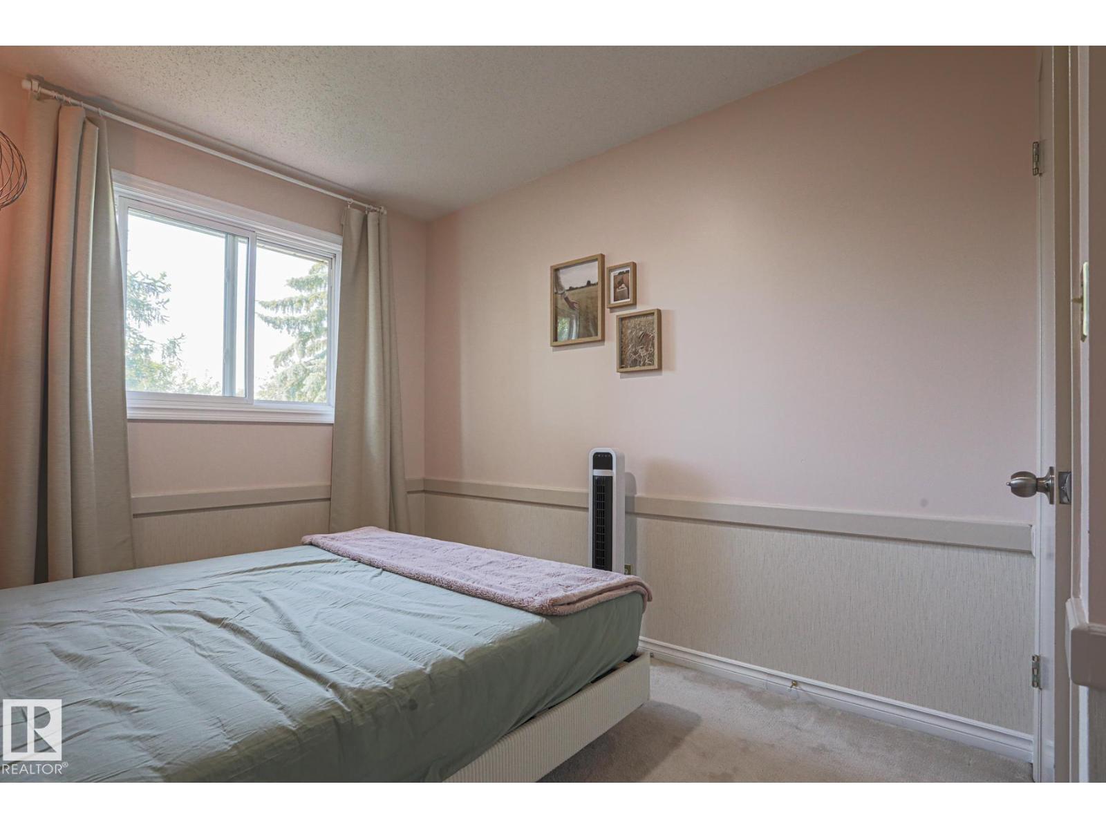 Photo 17 of 7608 181 St Nw, Edmonton AB