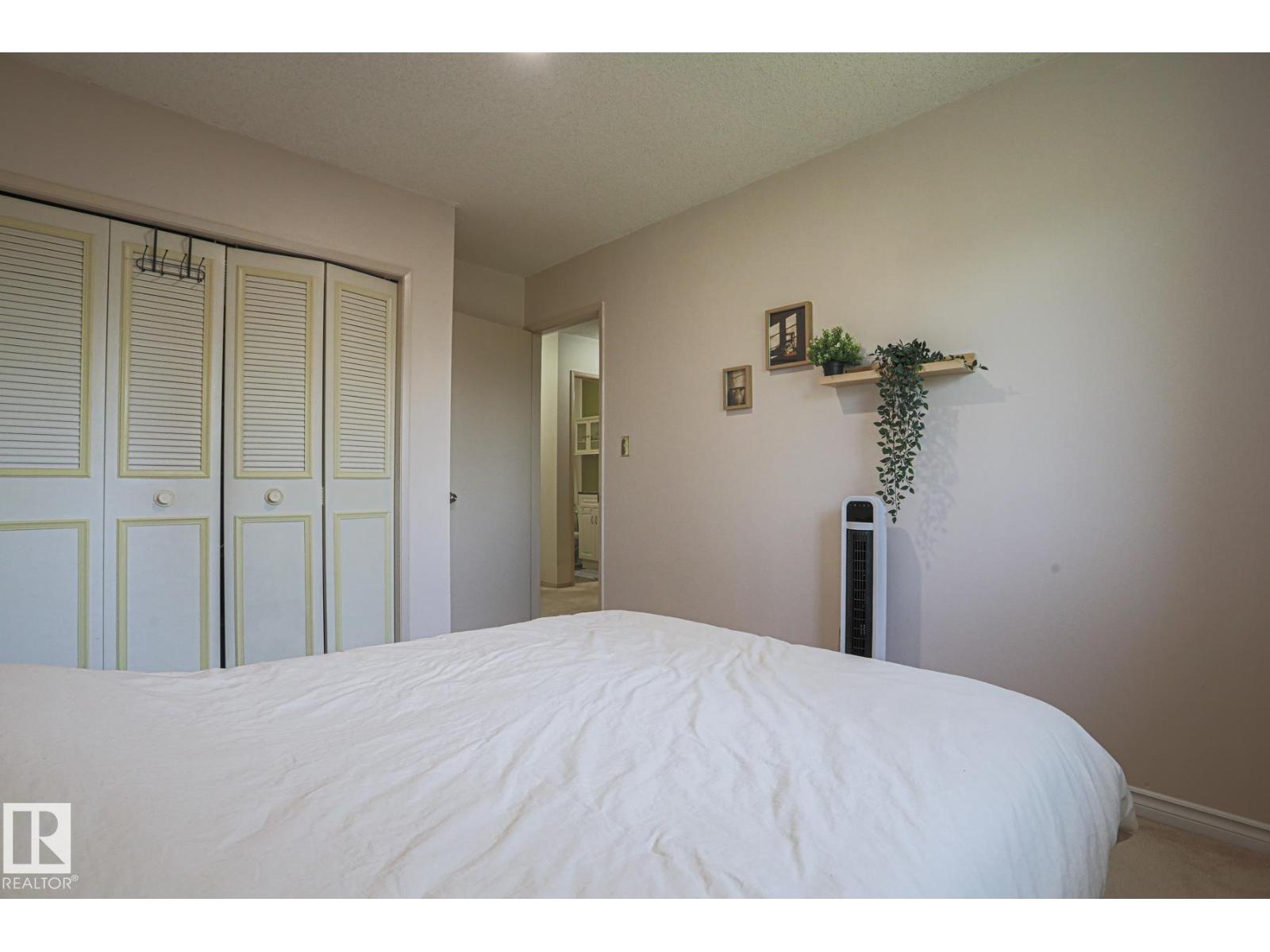Photo 18 of 7608 181 St Nw, Edmonton AB