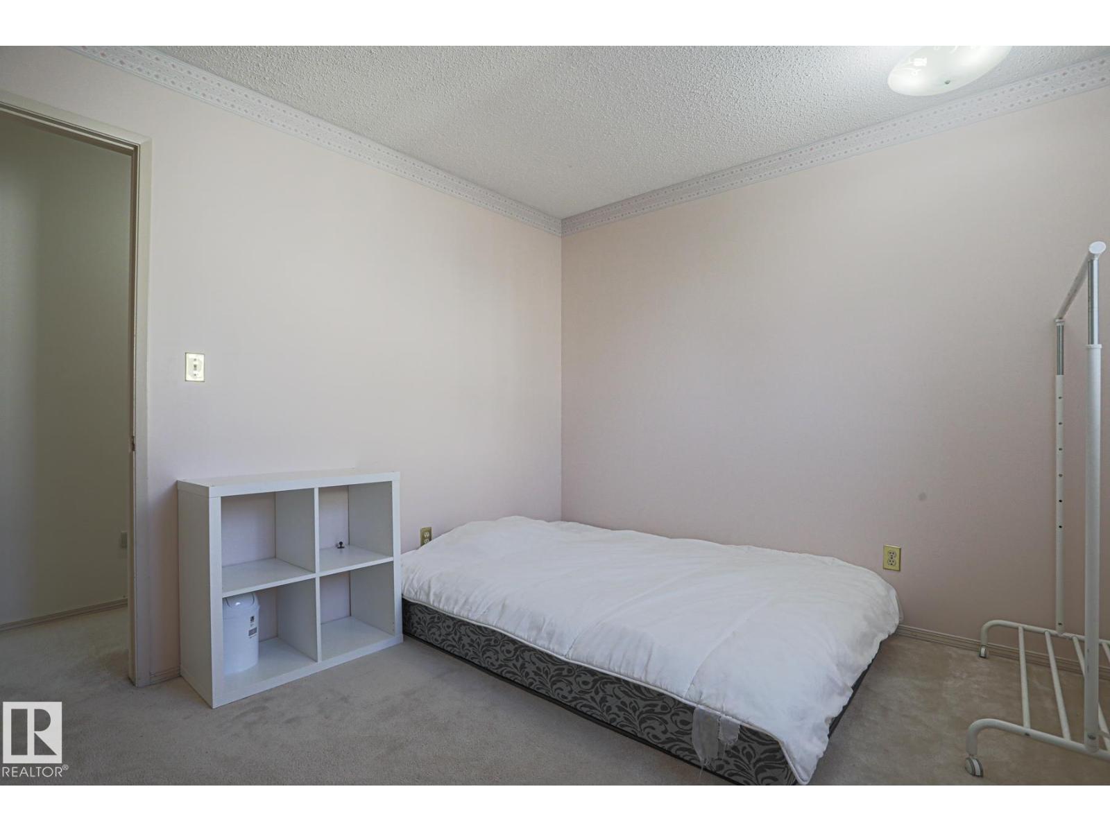 Photo 12 of 7608 181 St Nw, Edmonton AB