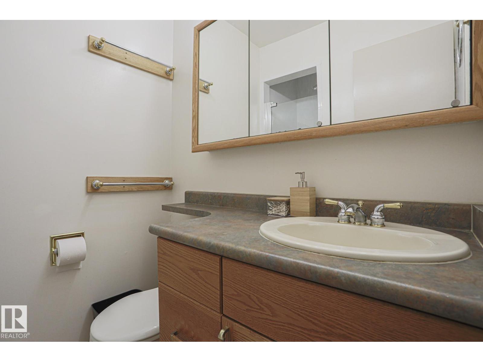 Photo 2 of 7608 181 St Nw, Edmonton AB