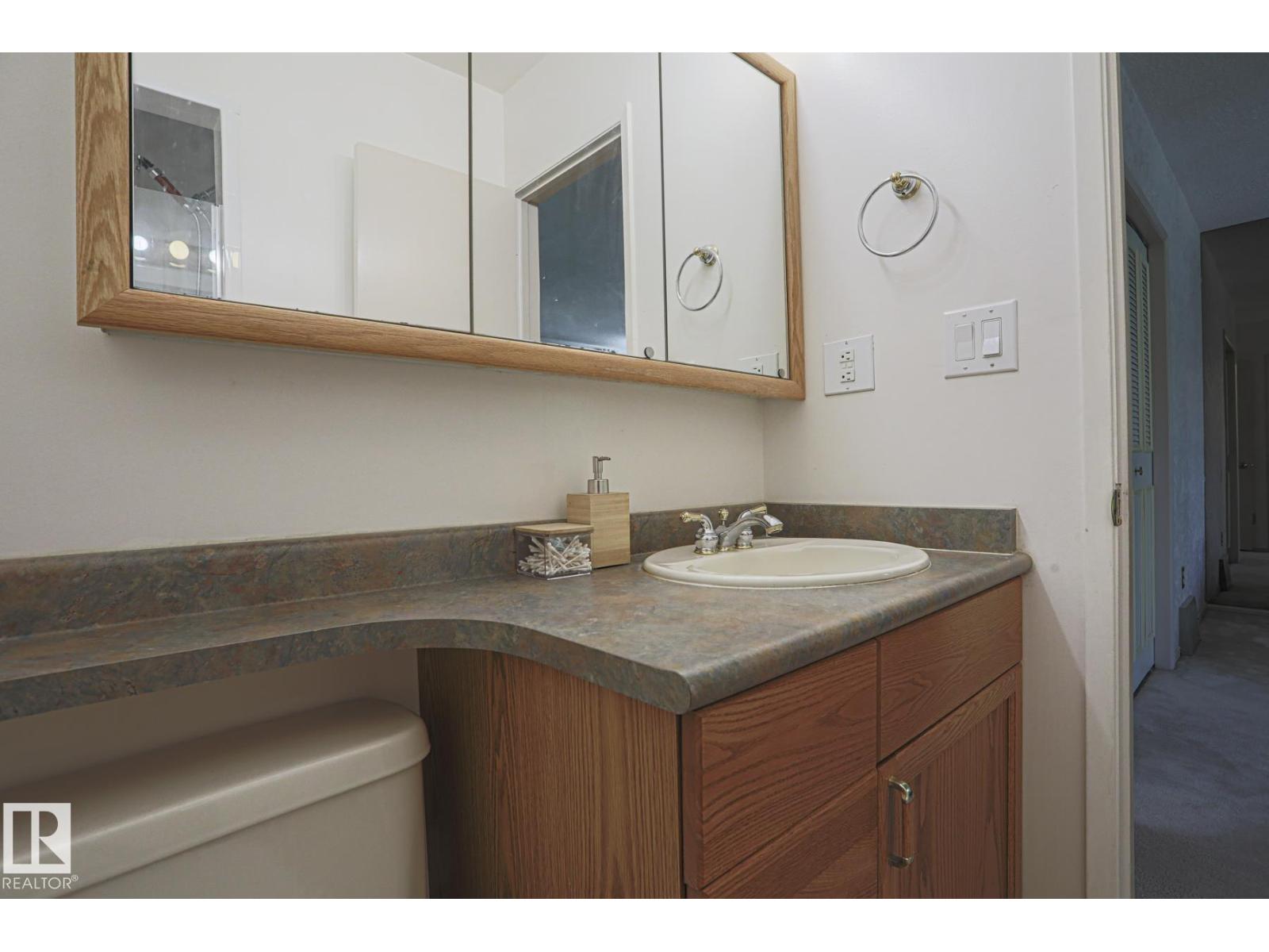 Photo 32 of 7608 181 St Nw, Edmonton AB
