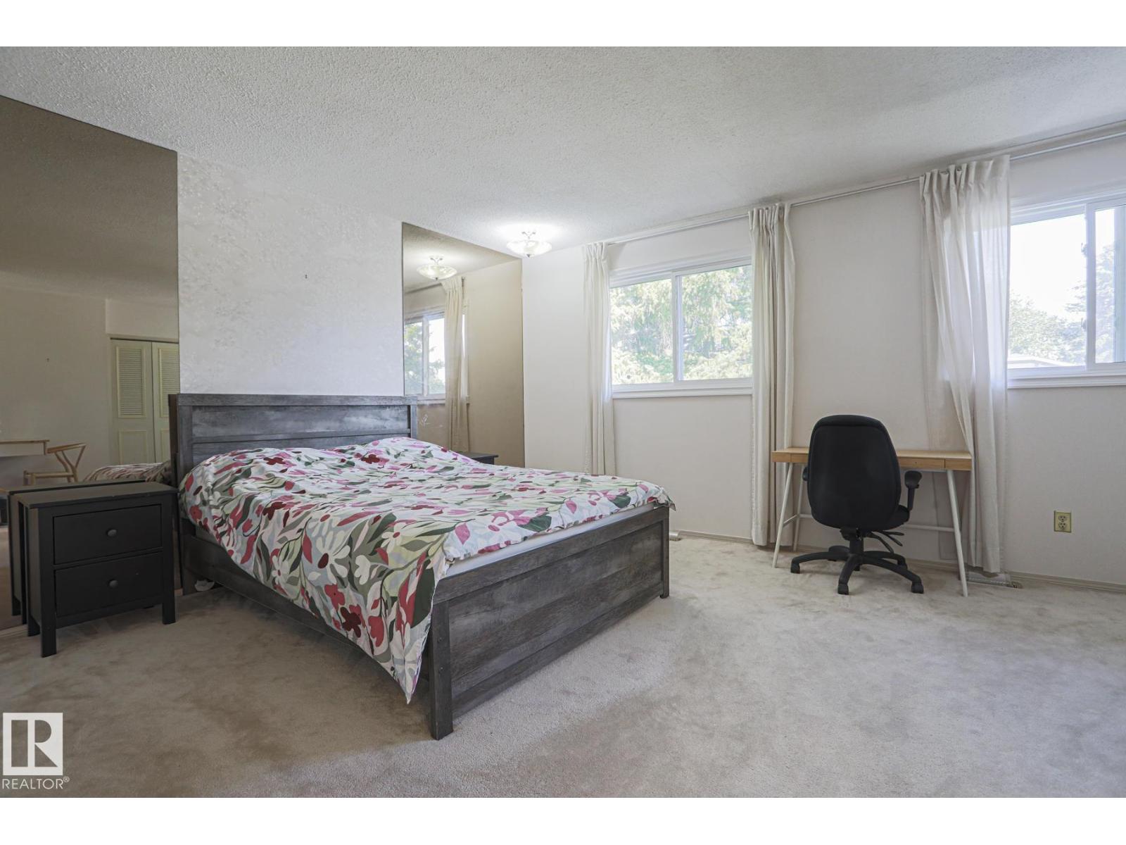 Photo 10 of 7608 181 St Nw, Edmonton AB