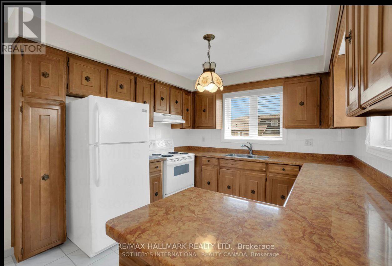 Photo 14 of 227 Elgin Mills Main Floor Road W, Richmond Hill ON