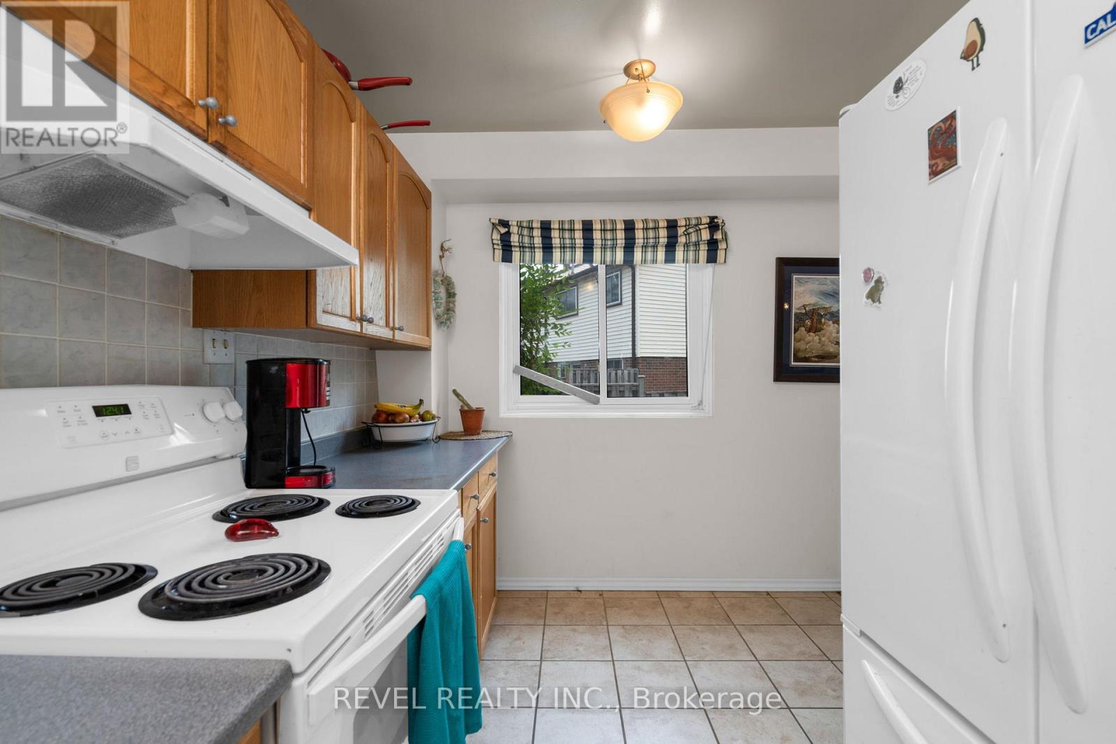 Photo 12 of 68 28 Donald Street, Barrie ON