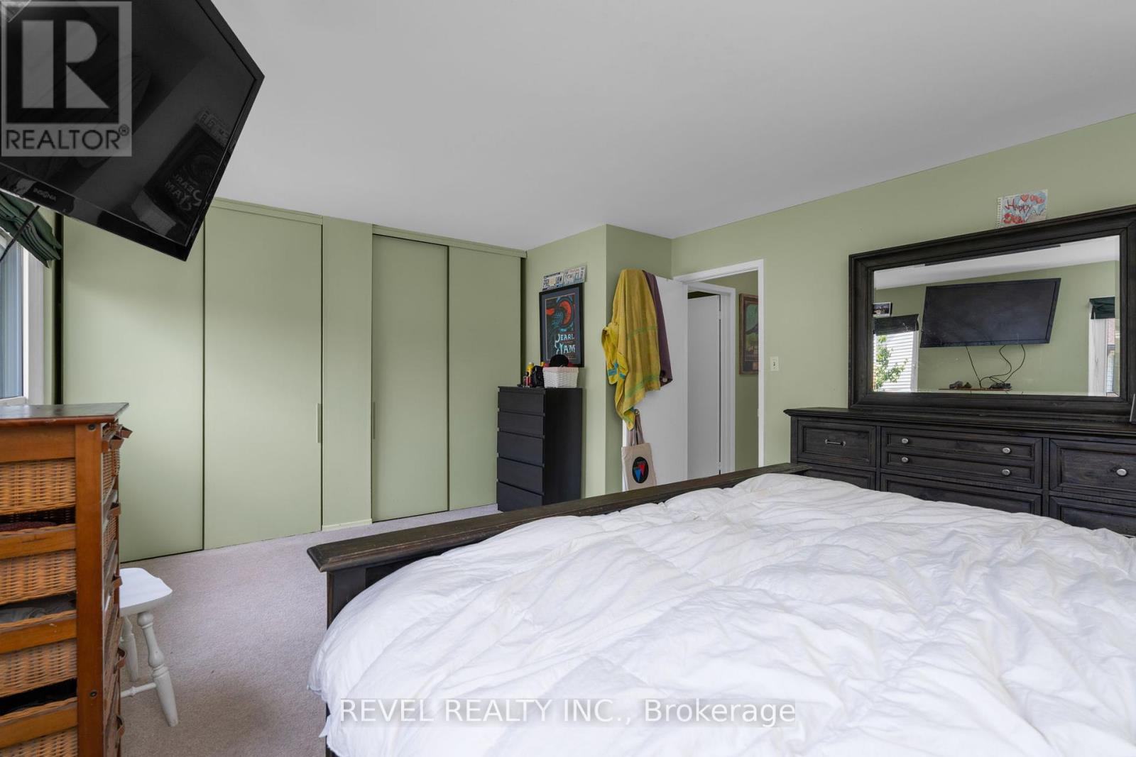Photo 17 of 68 28 Donald Street, Barrie ON