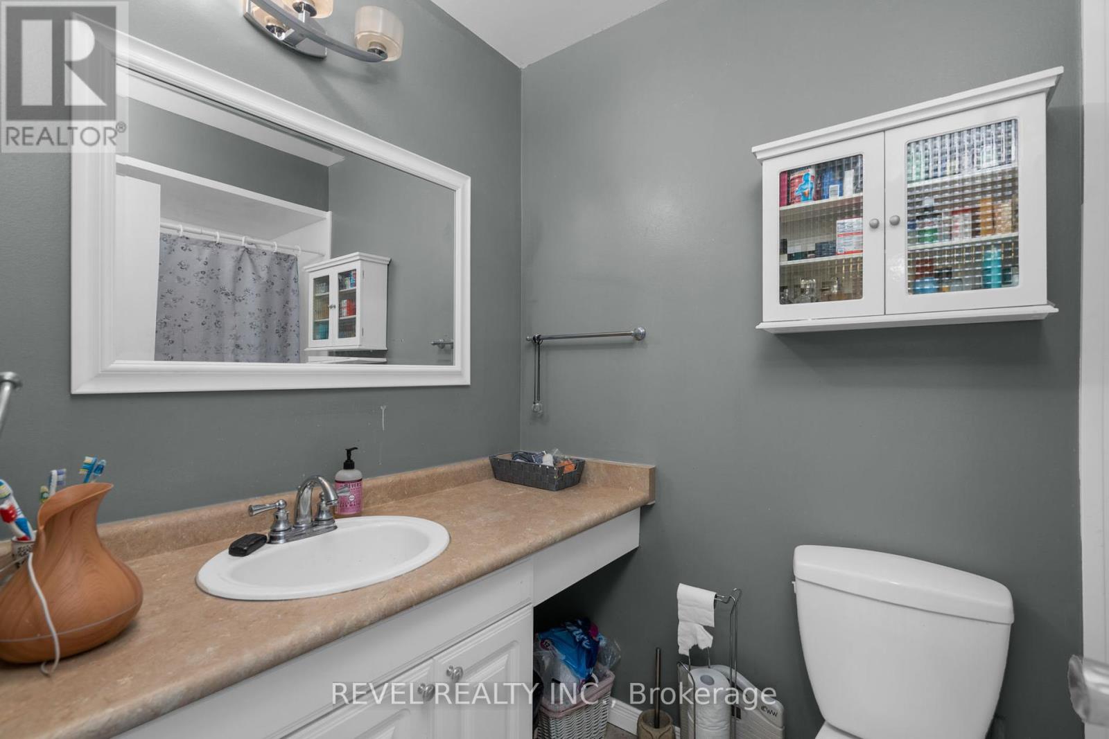 Photo 20 of 68 28 Donald Street, Barrie ON