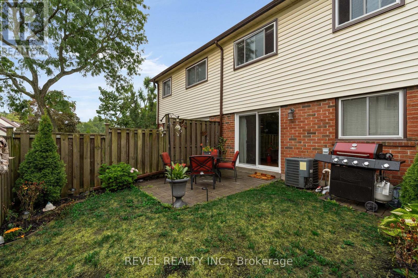 Photo 21 of 68 28 Donald Street, Barrie ON