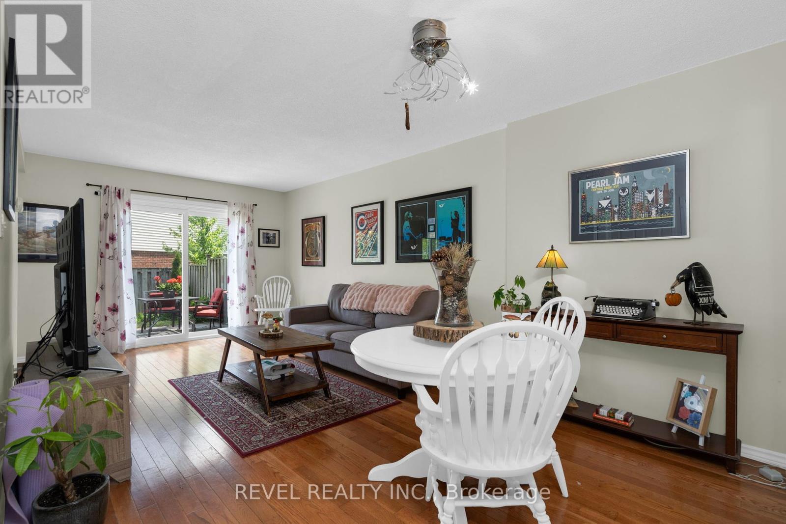 Photo 5 of 68 28 Donald Street, Barrie ON