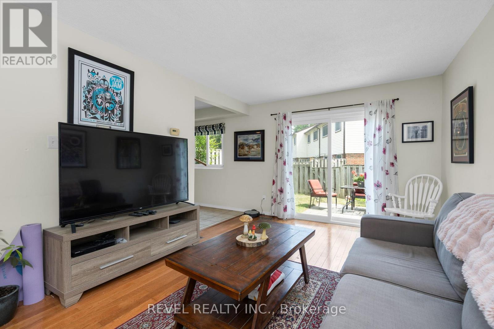 Photo 7 of 68 28 Donald Street, Barrie ON