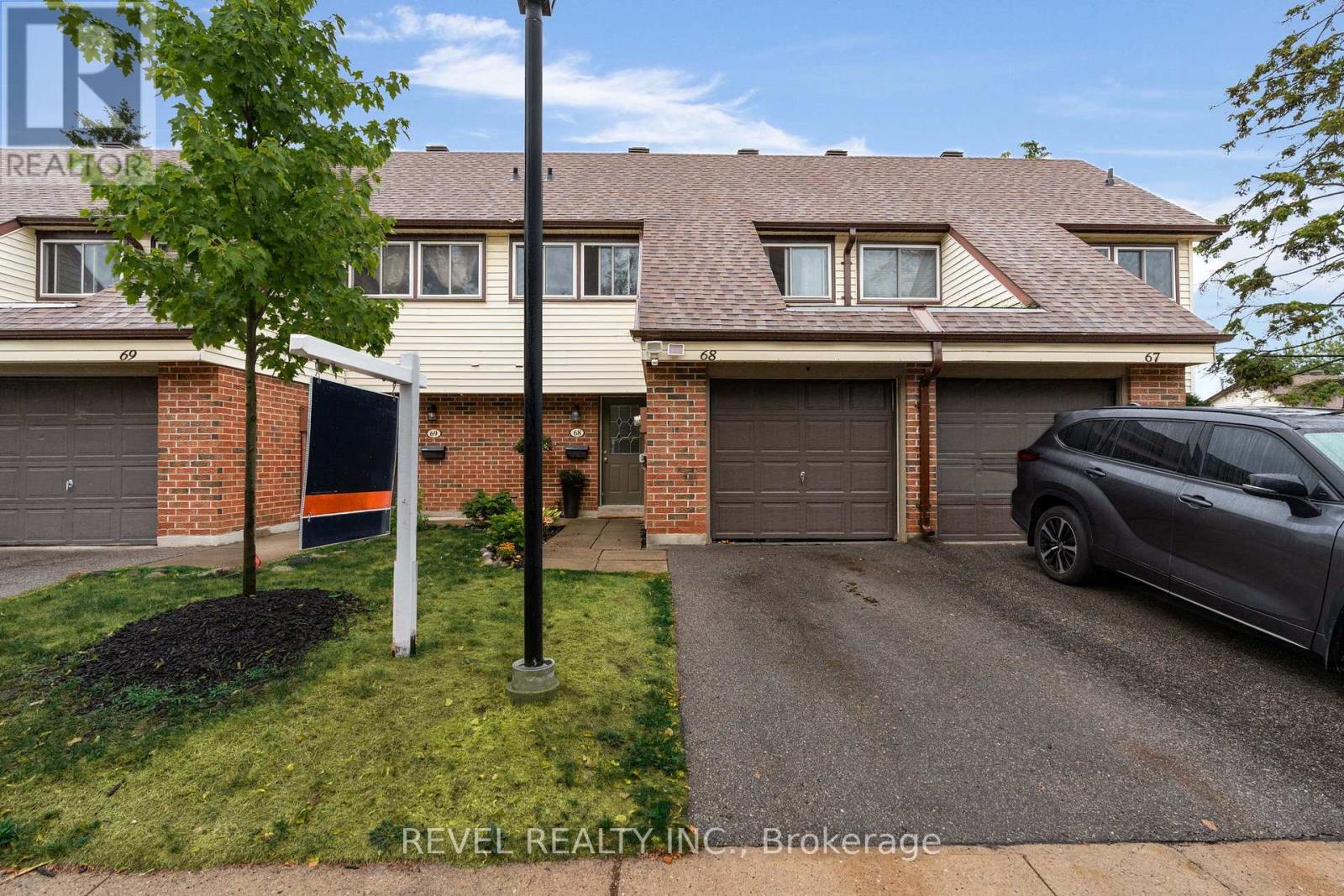 Photo 1 of 68 28 Donald Street, Barrie ON