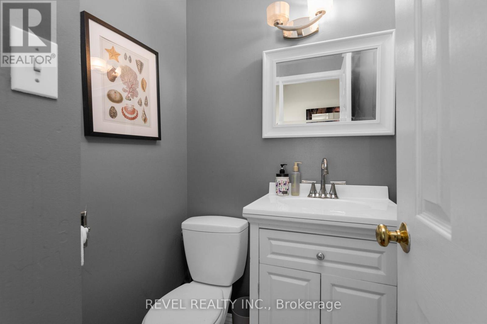 Photo 13 of 68 28 Donald Street, Barrie ON