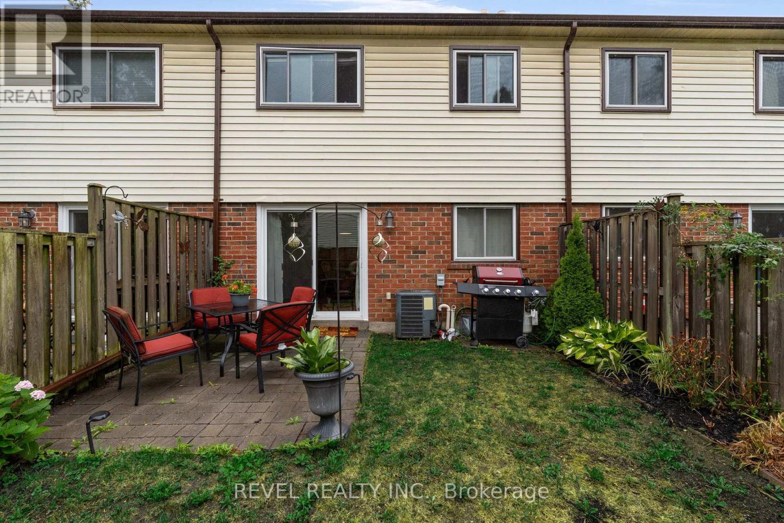 Photo 22 of 68 28 Donald Street, Barrie ON
