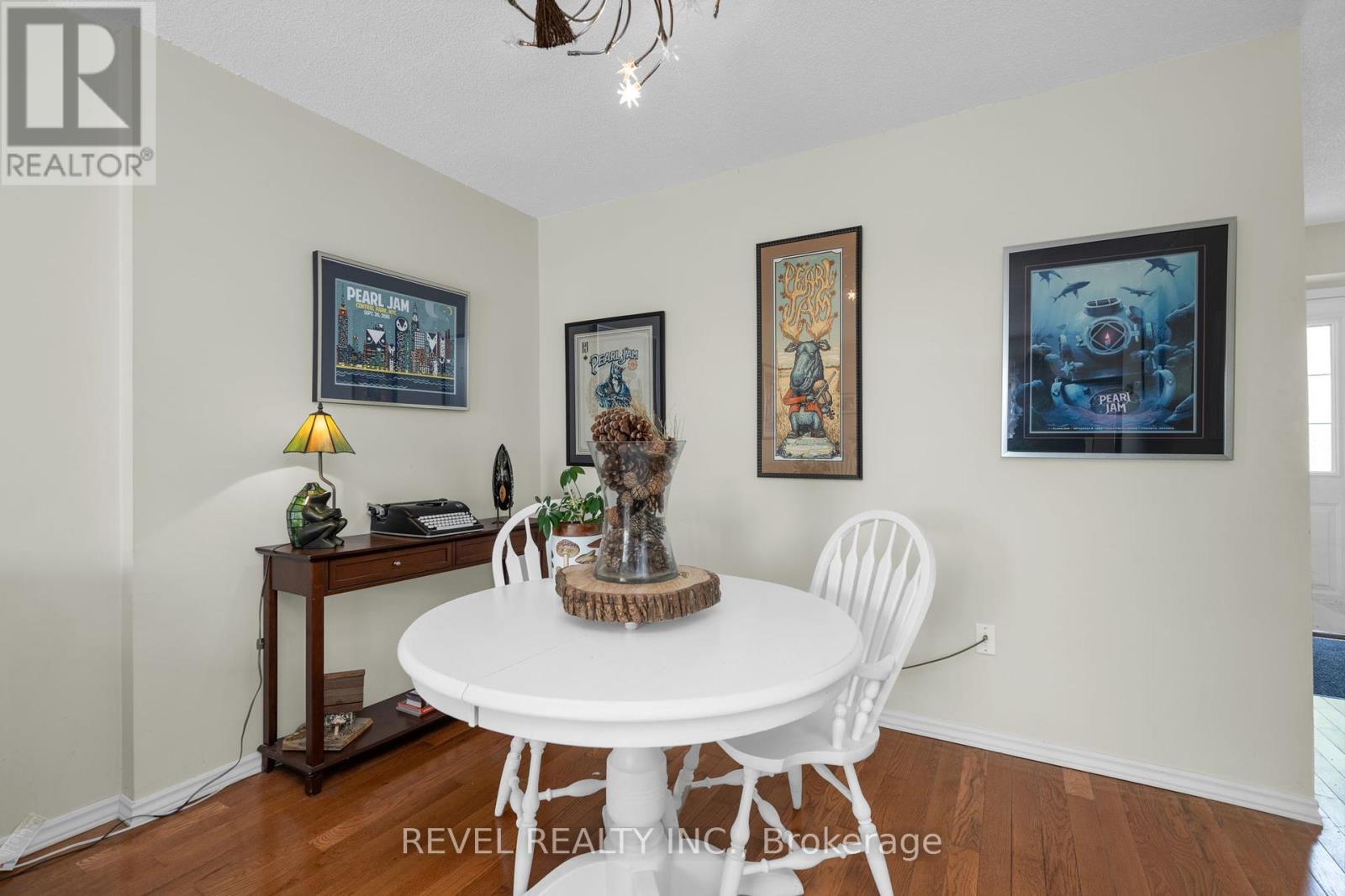 Photo 6 of 68 28 Donald Street, Barrie ON
