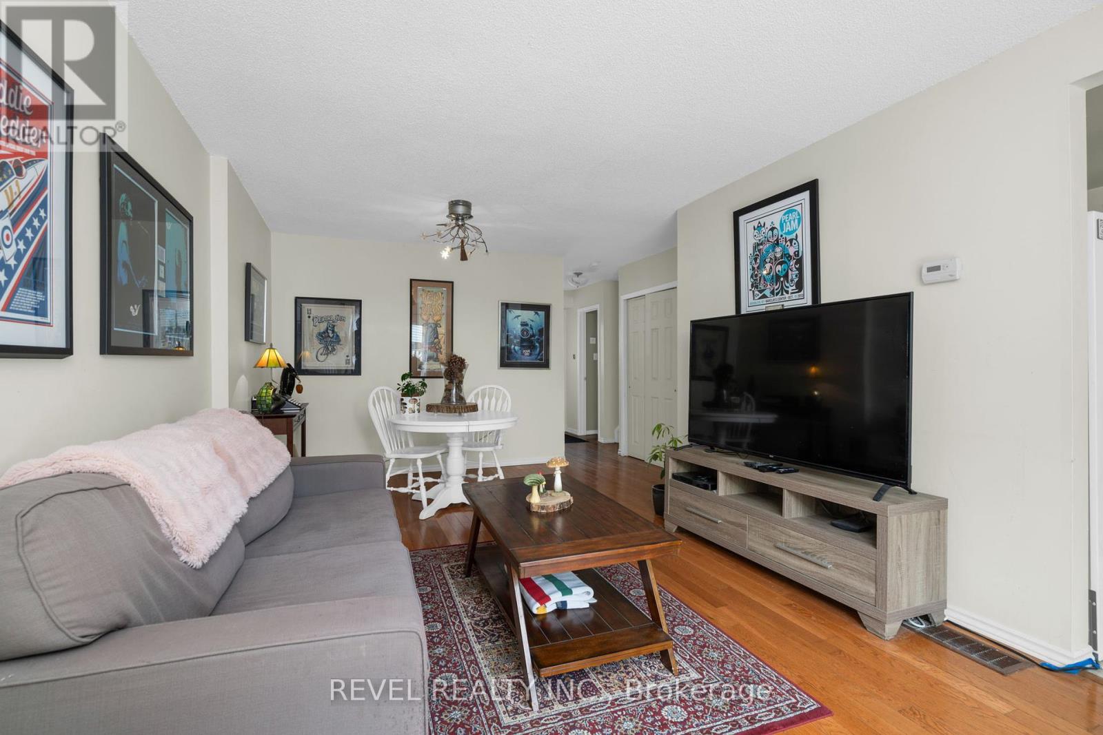 Photo 8 of 68 28 Donald Street, Barrie ON