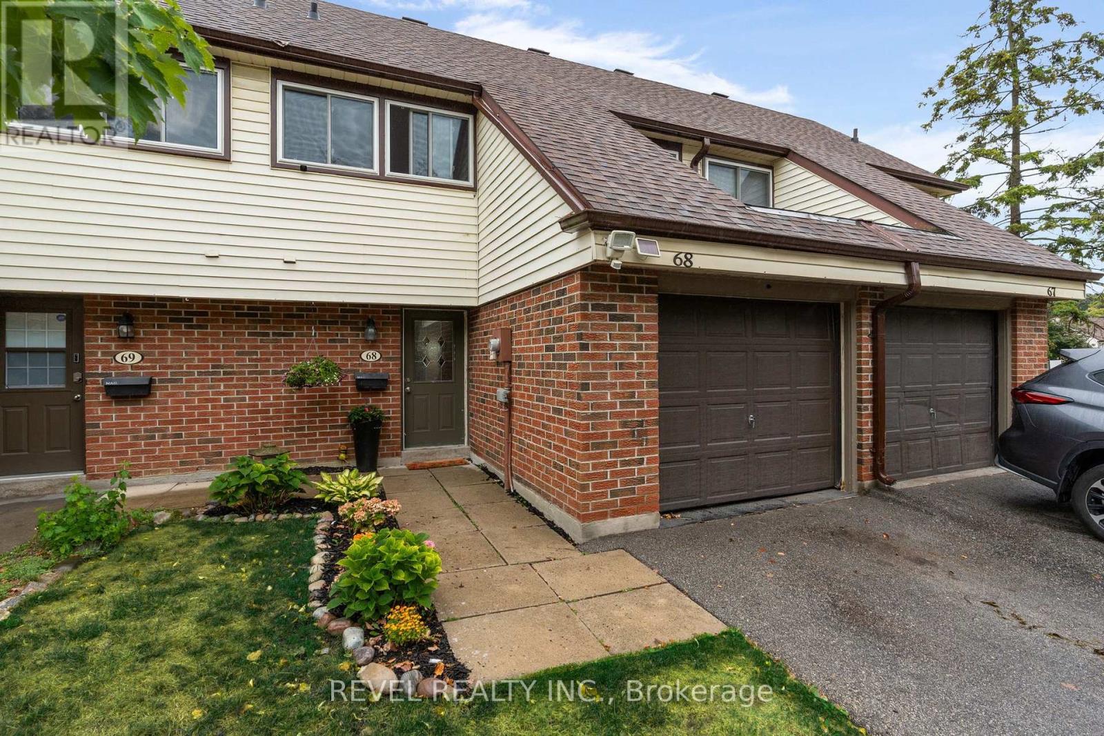 Photo 2 of 68 28 Donald Street, Barrie ON