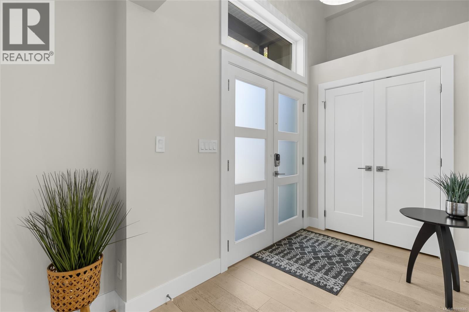 Photo 4 of 4238 Hayden Crt, Saanich BC