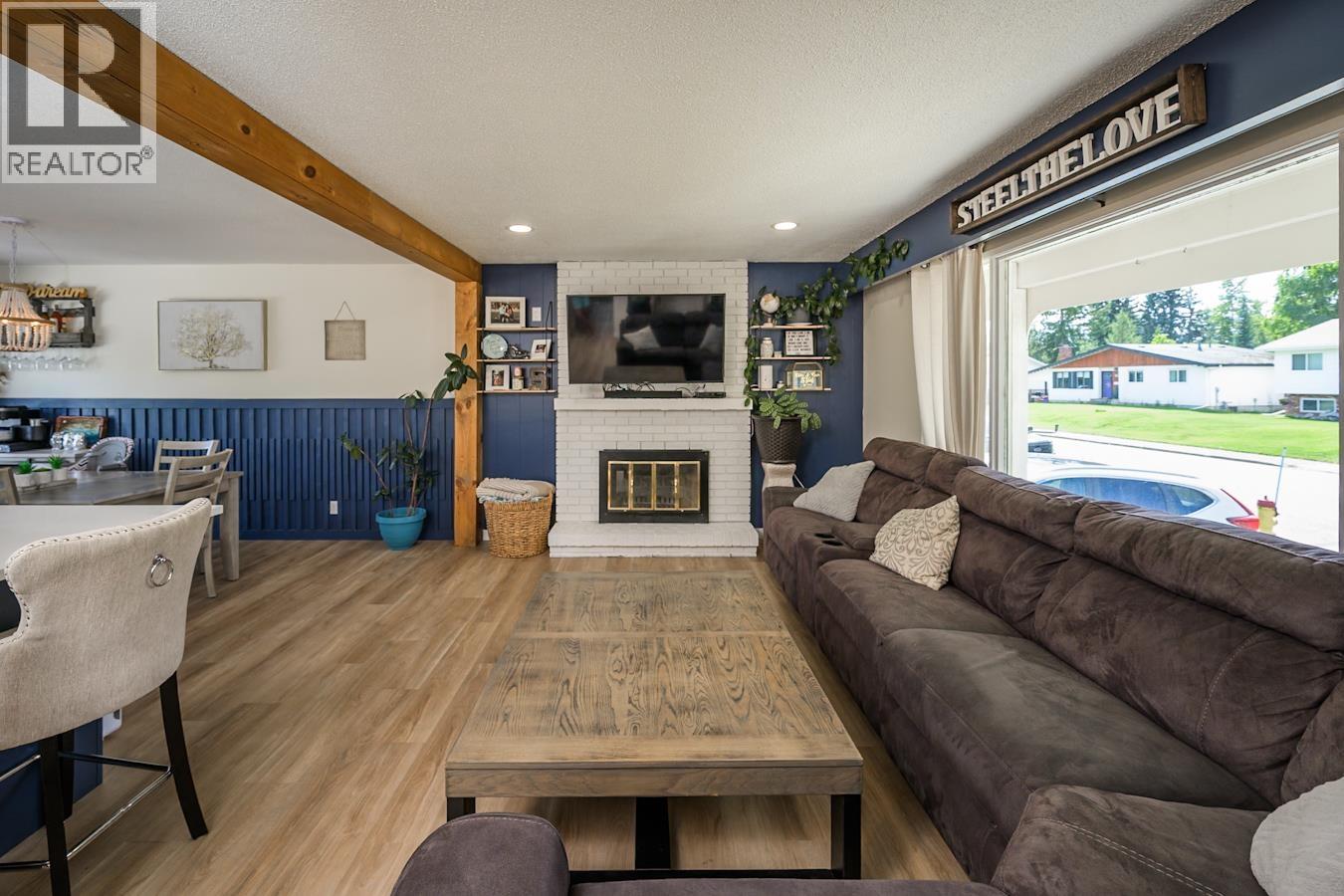 Photo 3 of 192 Mcdermid Drive, Prince George BC