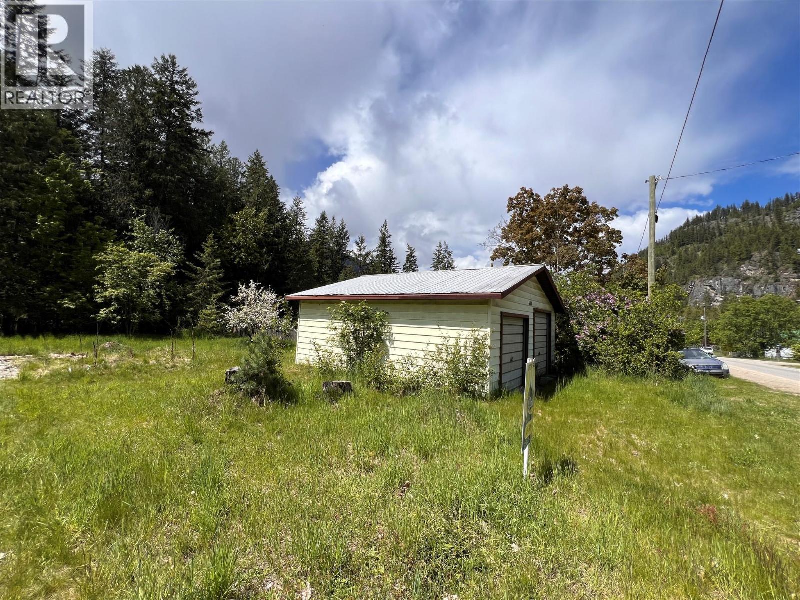Photo 11 of 611 Slocan Street, Slocan BC