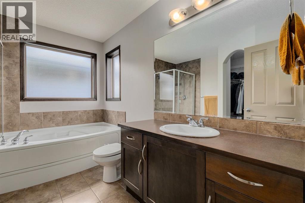 238 Elgin Manor SE, Calgary, Alberta