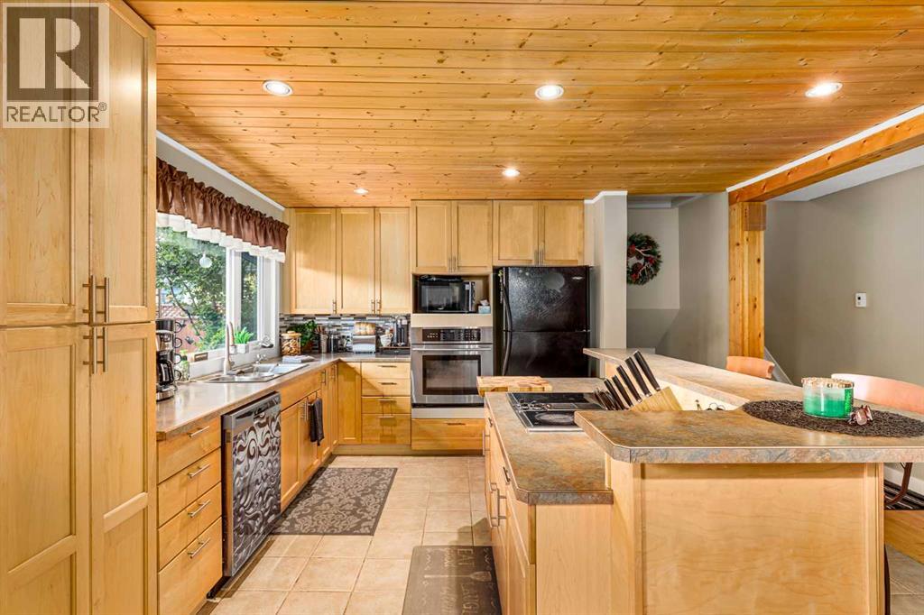 Single Family House 3 Level for Sale in  Forlee Drive SE Forest Heights Calgary 