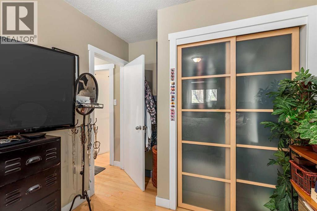Single Family House 3 Level for Sale in  Forlee Drive SE Forest Heights Calgary 