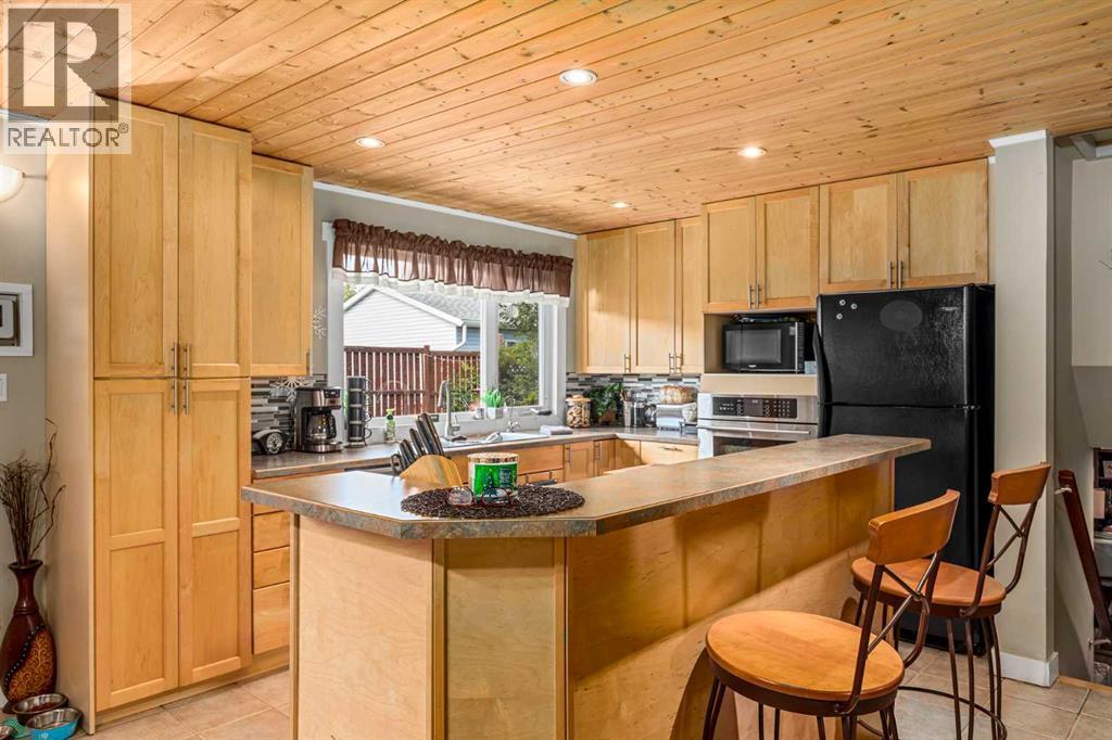 Single Family House 3 Level for Sale in  Forlee Drive SE Forest Heights Calgary 