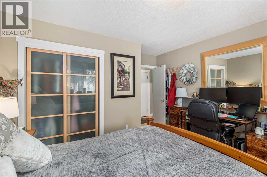Single Family House 3 Level for Sale in  Forlee Drive SE Forest Heights Calgary 