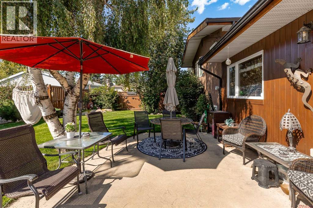 Single Family House 3 Level for Sale in  Forlee Drive SE Forest Heights Calgary 