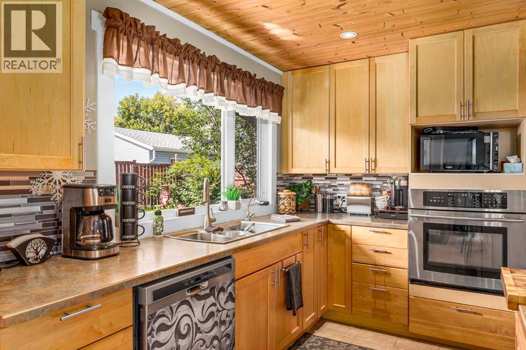 Single Family House 3 Level for Sale in  Forlee Drive SE Forest Heights Calgary 