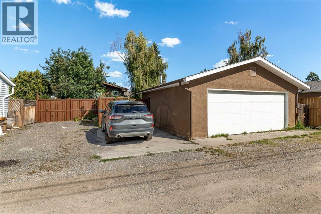 Single Family House 3 Level for Sale in  Forlee Drive SE Forest Heights Calgary 