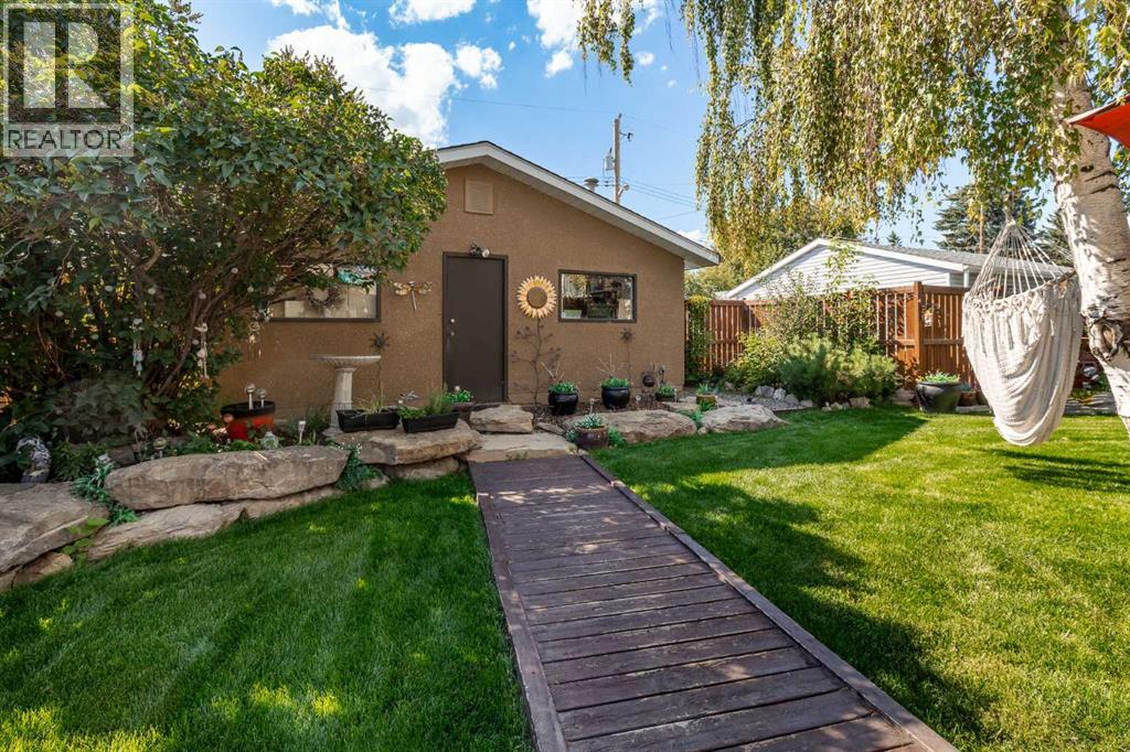 Single Family House 3 Level for Sale in  Forlee Drive SE Forest Heights Calgary 