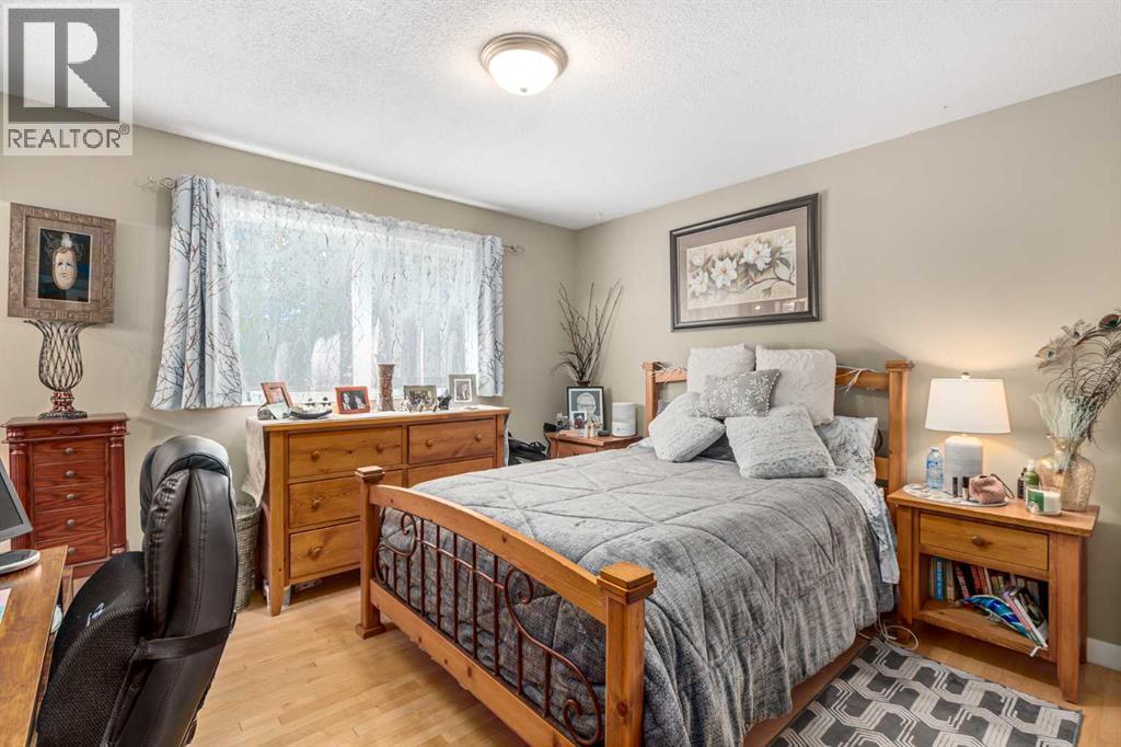 Single Family House 3 Level for Sale in  Forlee Drive SE Forest Heights Calgary 