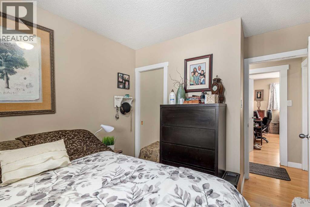 Single Family House 3 Level for Sale in  Forlee Drive SE Forest Heights Calgary 