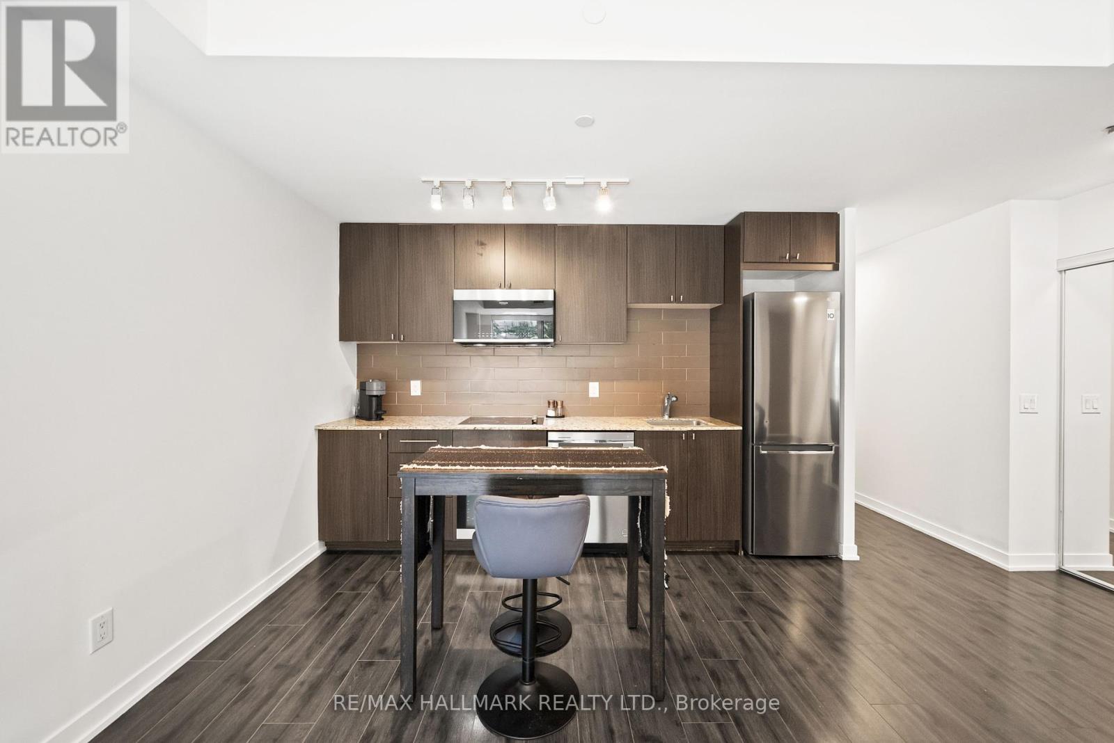 Photo 3 of Th 3 18 Rean Drive, Toronto ON