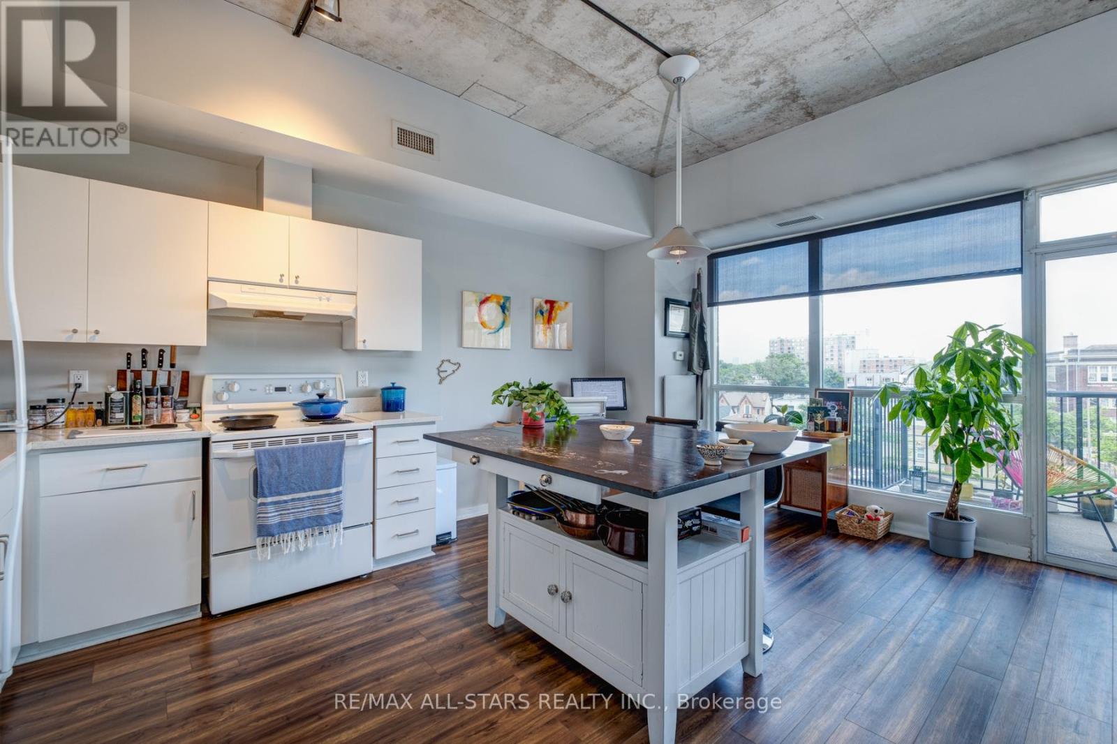 Photo 14 of 511 833 King Street W, Toronto ON