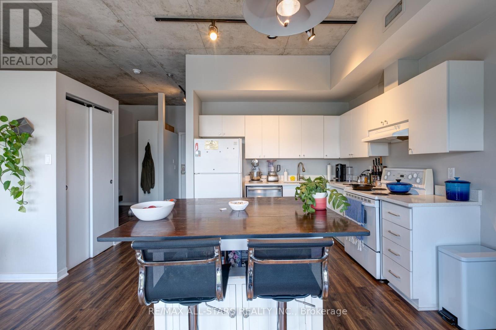 Photo 16 of 511 833 King Street W, Toronto ON