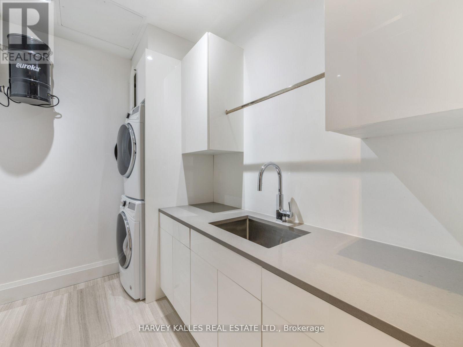 Photo 3 of Ph 205 825 Church Street, Toronto ON