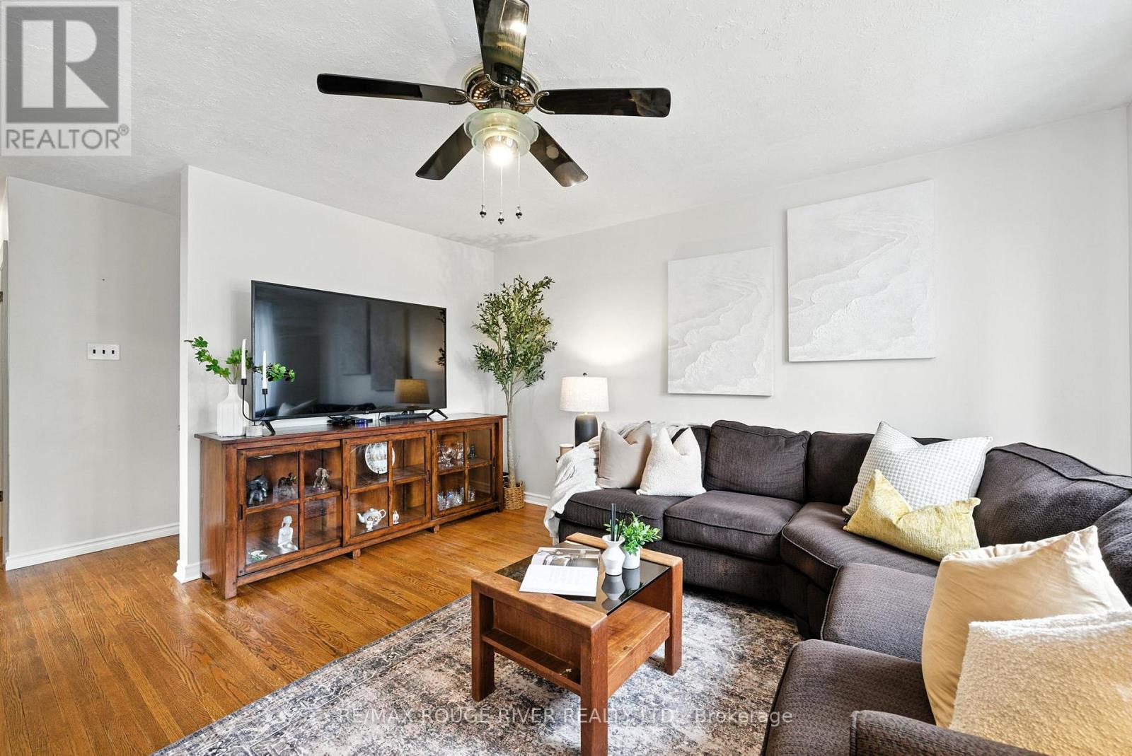 Photo 10 of 51 Elfreda Boulevard, Toronto ON