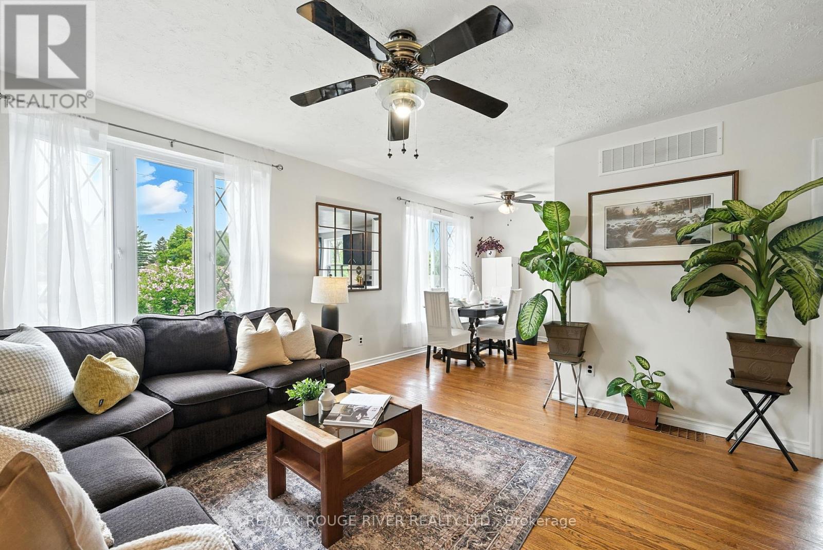 Photo 11 of 51 Elfreda Boulevard, Toronto ON
