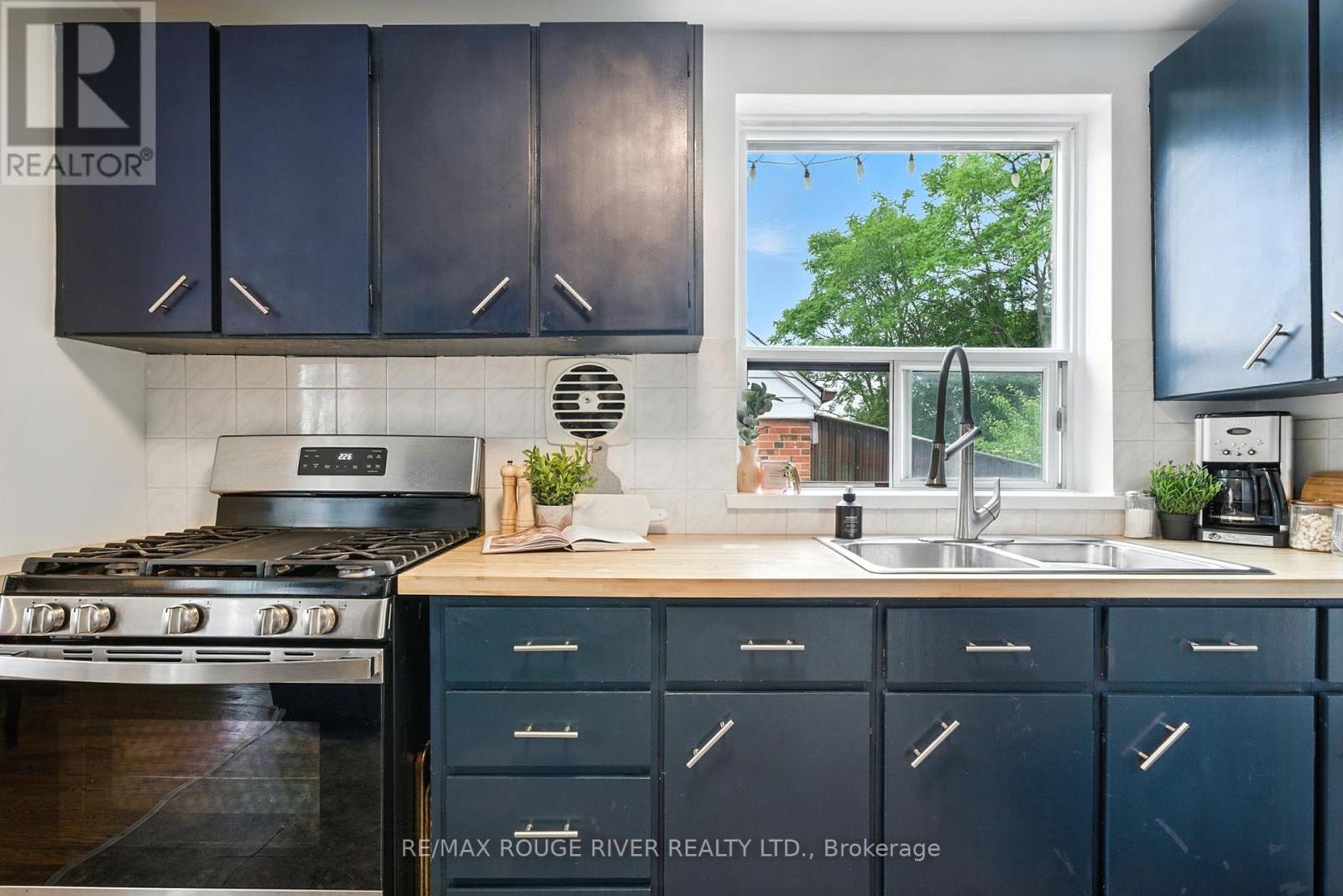 Photo 17 of 51 Elfreda Boulevard, Toronto ON