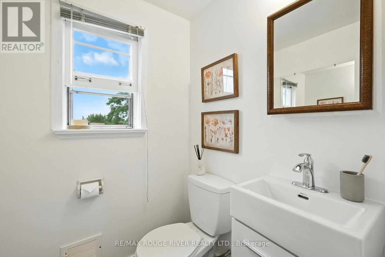 Photo 28 of 51 Elfreda Boulevard, Toronto ON