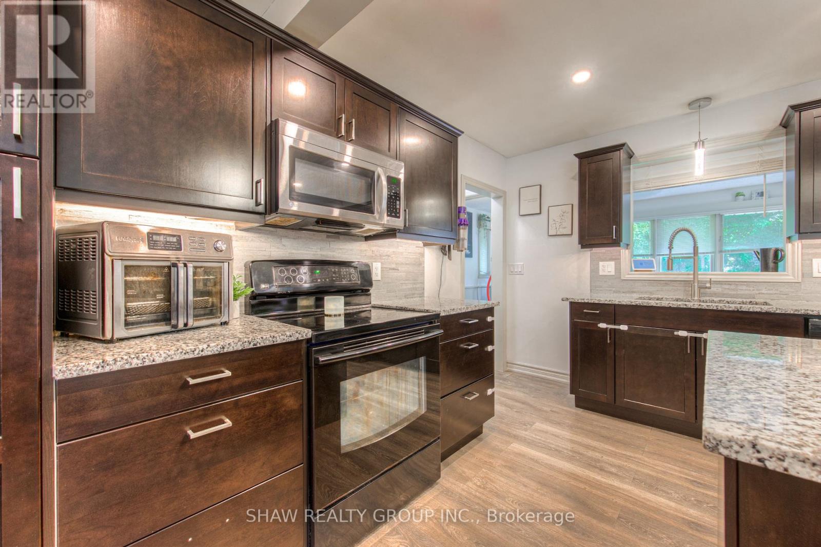 Photo 13 of 95 Silver Street, Brant ON