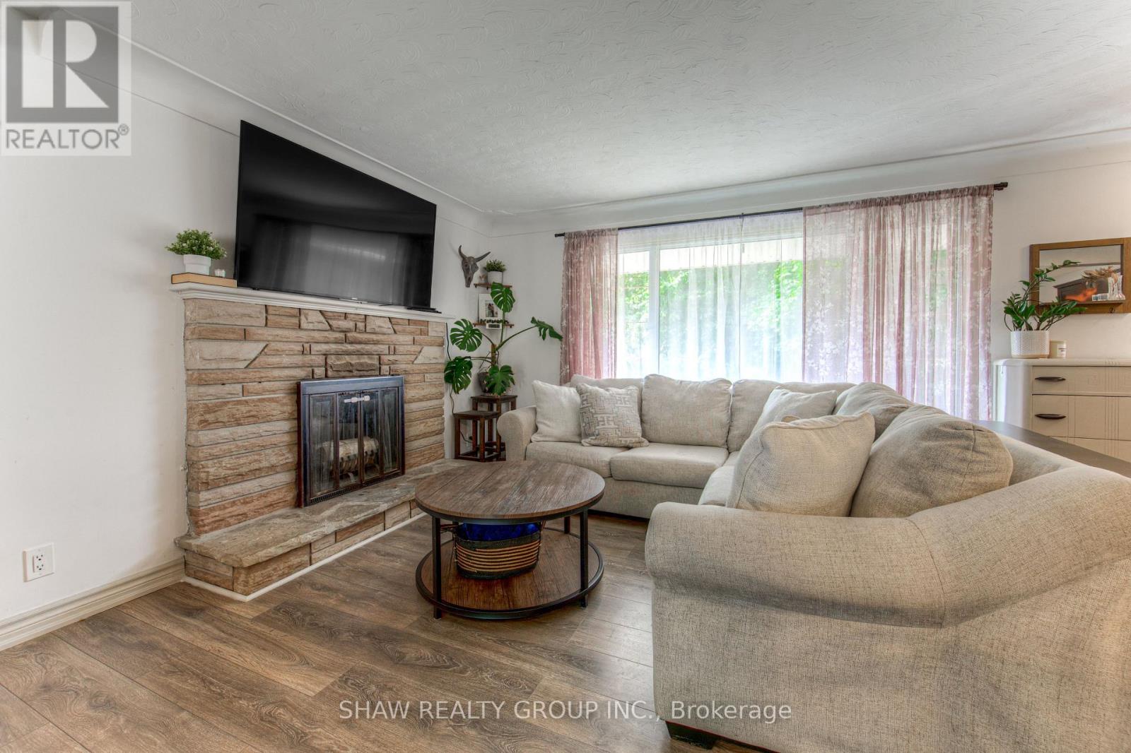 Photo 3 of 95 Silver Street, Brant ON