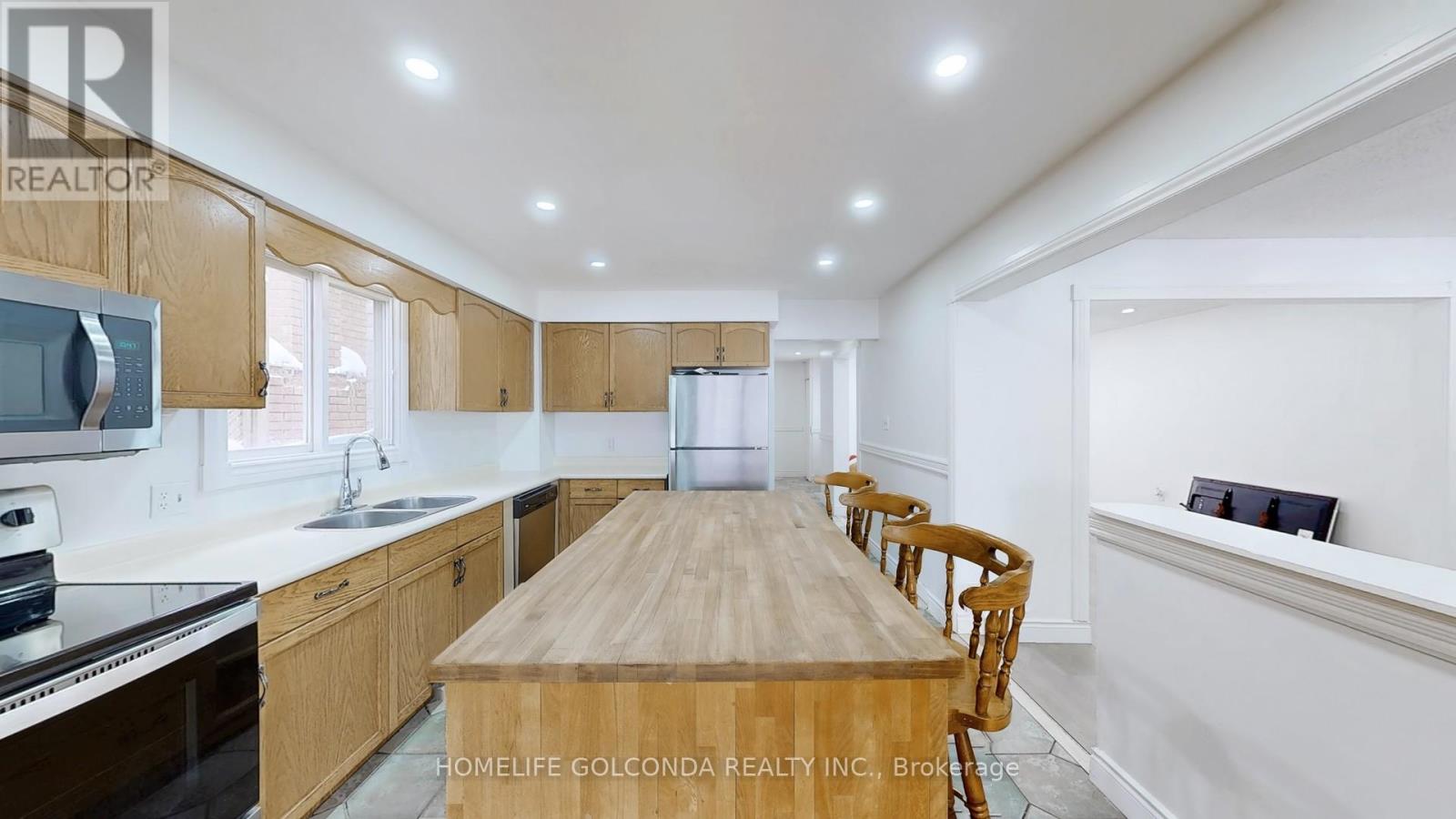 Photo 45 of 129 Kerr Boulevard, New Tecumseth ON