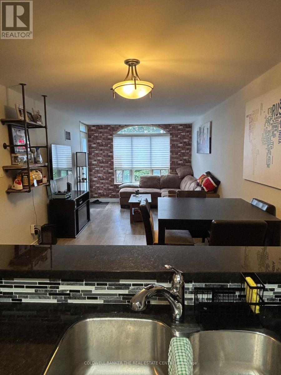 Photo 8 of 301 29 Northern Hts Drive, Richmond Hill ON