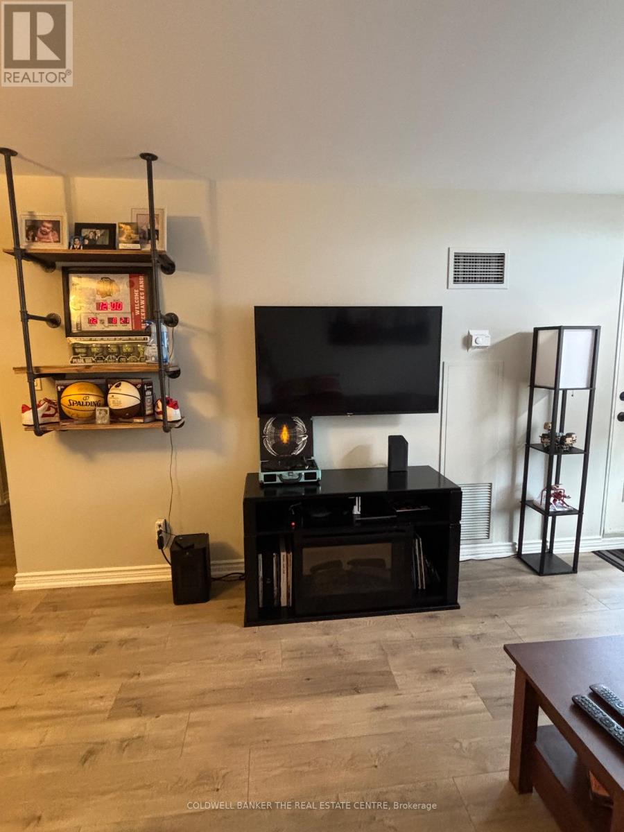 Photo 18 of 301 29 Northern Hts Drive, Richmond Hill ON