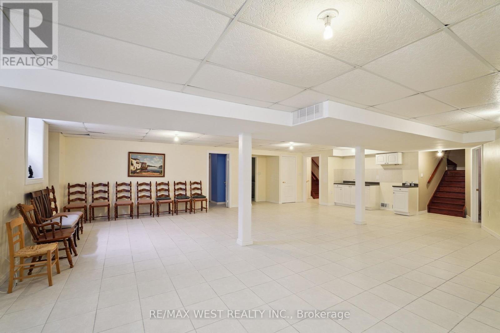 Photo 2 of 133 Cupola Crescent, Vaughan ON